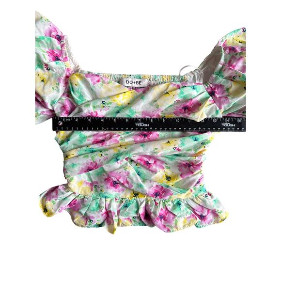 💥Do + Be Floral Ruffle Puff Sleeve Cropped Peplum Top Womens size Small Pink - Picture 3 of 7